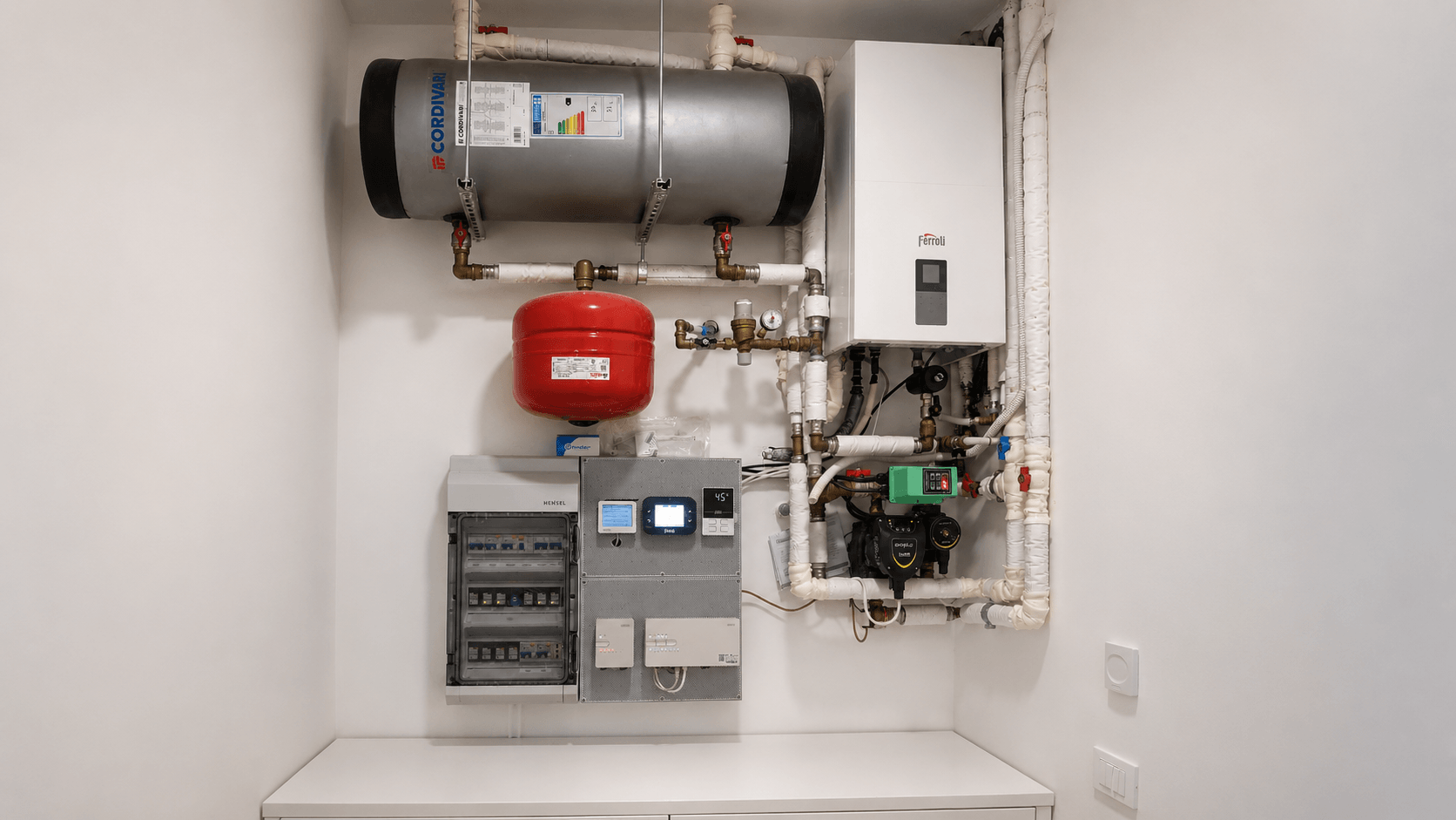 Circuiti dell'impianto radiante a soffitto integrati nel controsoffitto